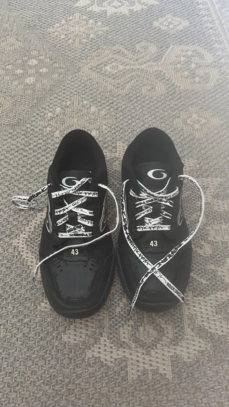 Balenciaga — Balenciaga Hamptons — Sneaker — resale