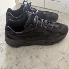 Yeezy — Yeezy Vanta — Sneaker — resale