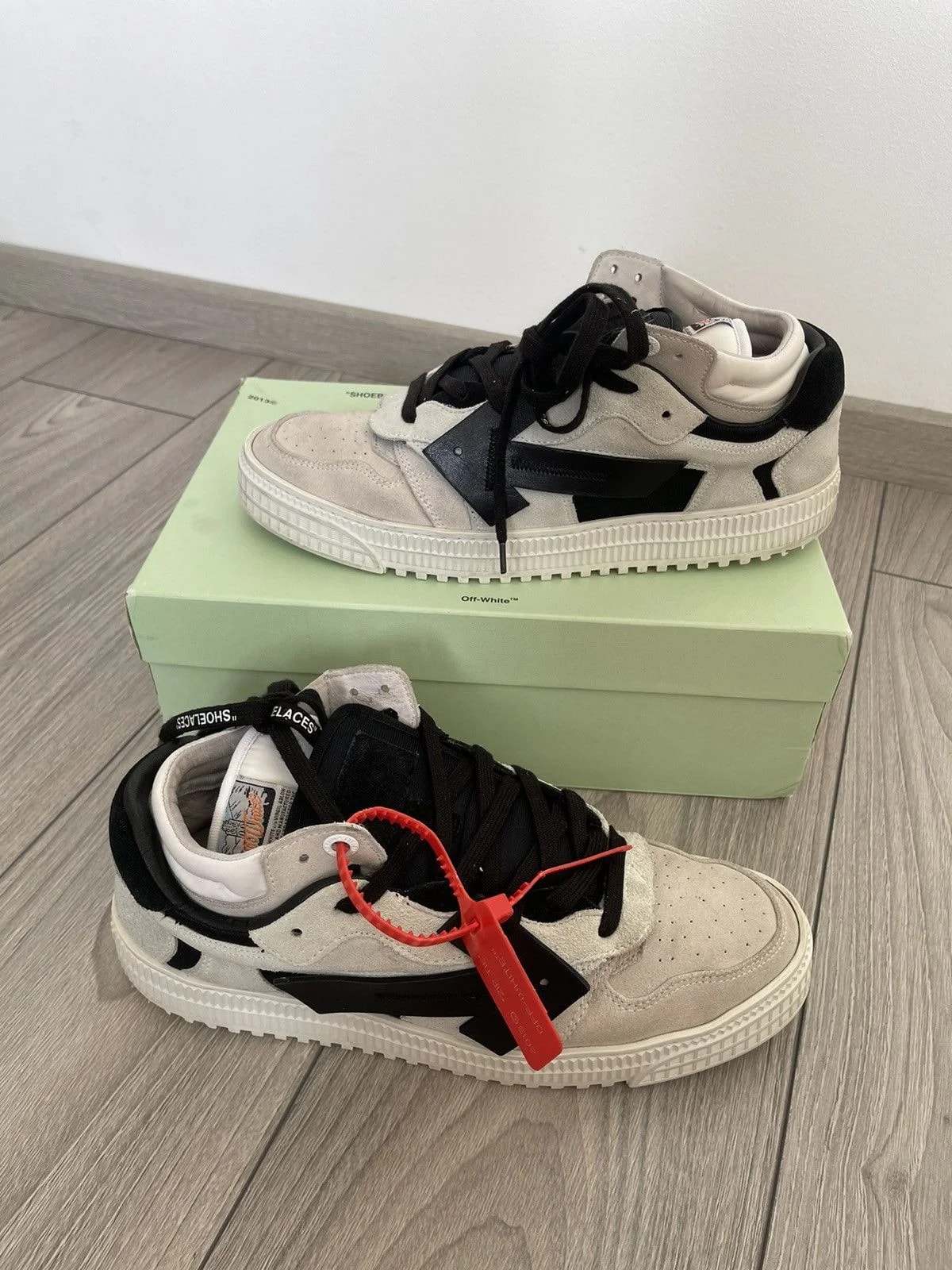 Off-White — Off-White Off Court Low Top — Sneaker — resale