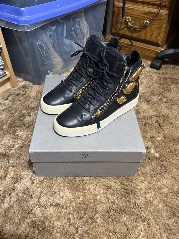 Giuseppe Zanotti — Giuseppe Zanotti Golden Wing Hightop — Sneaker — resale