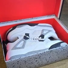 Jordan — Air Jordan 4 Retro OG — Sneaker — resale