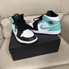 Air Jordan — Air Jordan 1 Mid Tropical Twist Island 554724-132 — Sneaker — resale