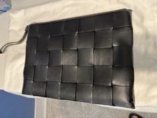 Bottega Veneta — Bottega Veneta Large Cassette Flat Pouch Wristlet Preloved — Handbag — resale