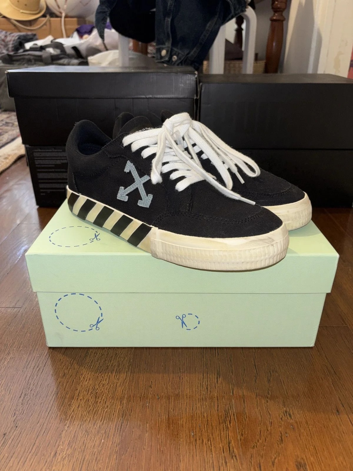Off-White — Off-white ' Low Vulcanized ' — Sneaker — resale