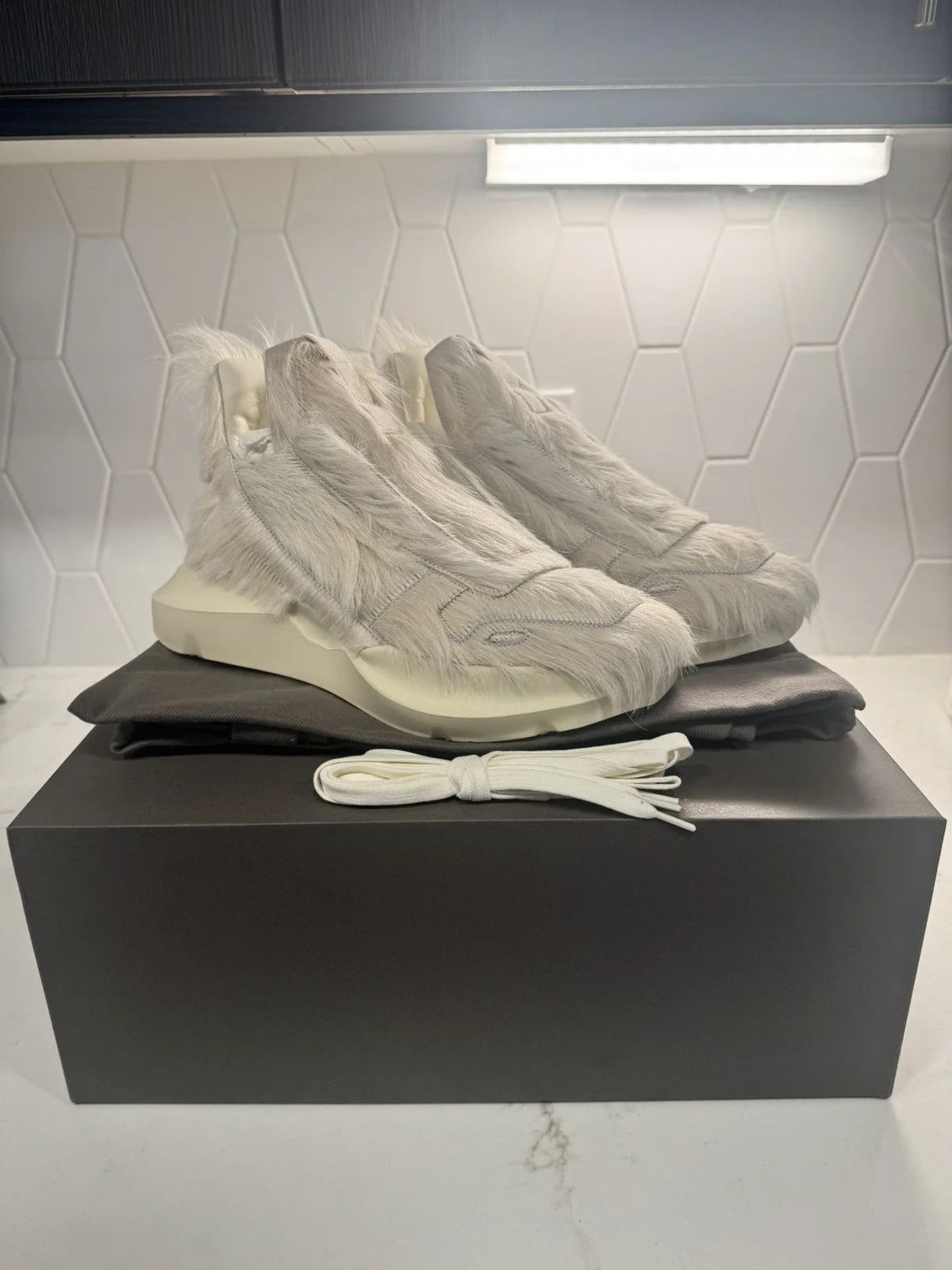 Rick Owens — Rick Owens Concordians Geth Runner Milk — Sneaker — resale