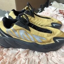 Yeezy — Yeezy Boost 700 Mnvn Flux Size — Sneaker — resale