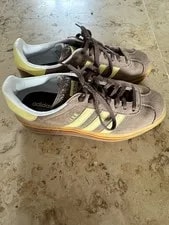Puma — Puma Gazelle Color Hardly Worn — Sneaker — resale