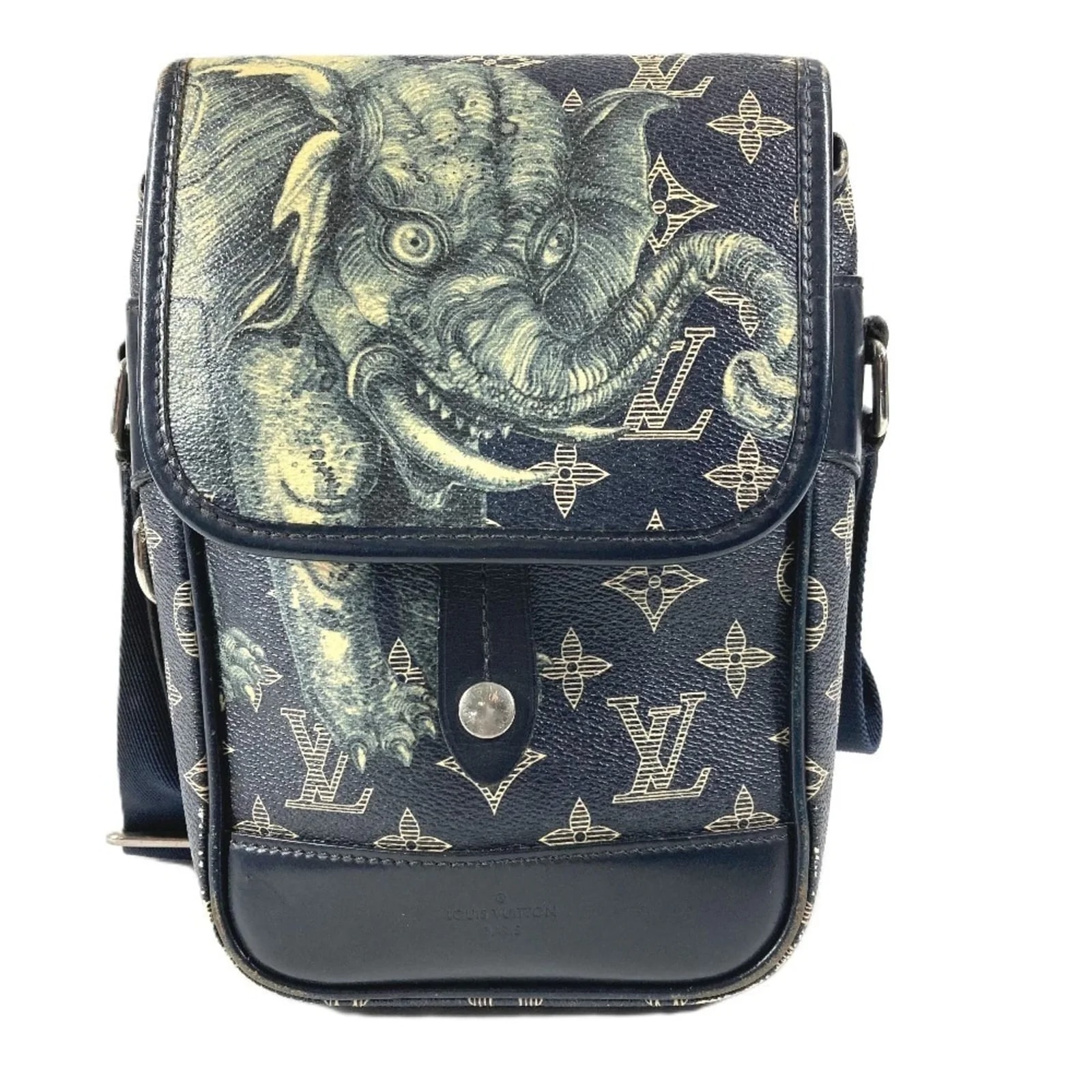 Louis Vuitton — Louis Vuitton Savane Pochette — Handbag — resale