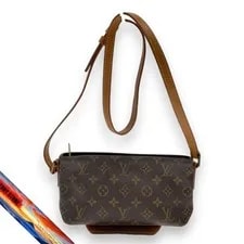 Louis Vuitton — Louis Vuitton Trotor — Handbag — resale