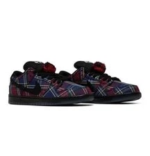 Nike SB — Size 5.5M/7W - Nike SB Dunk Low Pro QS X Nardwaur - II1493-600 - Presale — Sneaker — resale