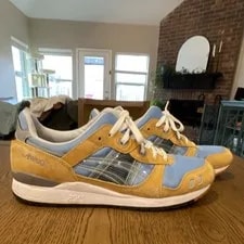 Asics — Asics Low Top Athletic Gel Lyte III Awake NY Plaid — Sneaker — resale