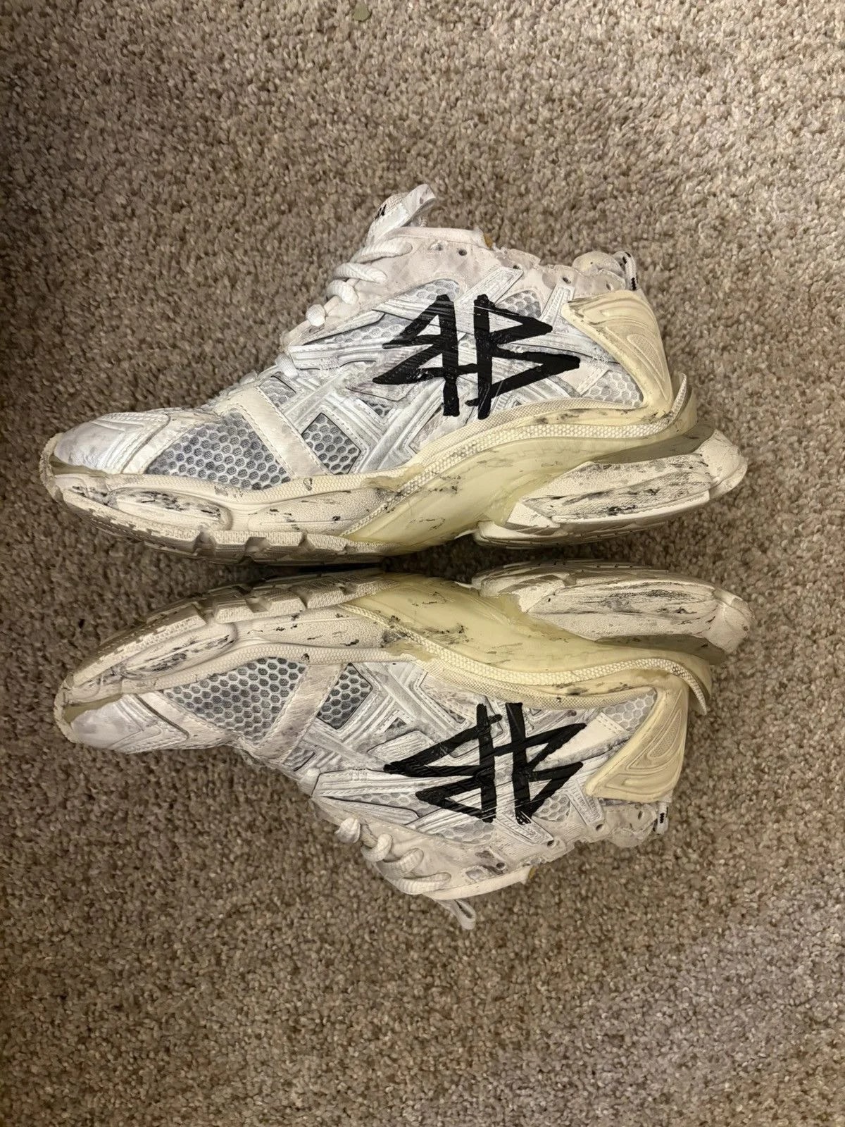 Balenciaga — Balenciaga Runner Graffiti — Sneaker — resale
