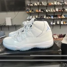 Air Jordan — Air Jordan 11 Retro 2024 Legend Columbia — Sneaker — resale