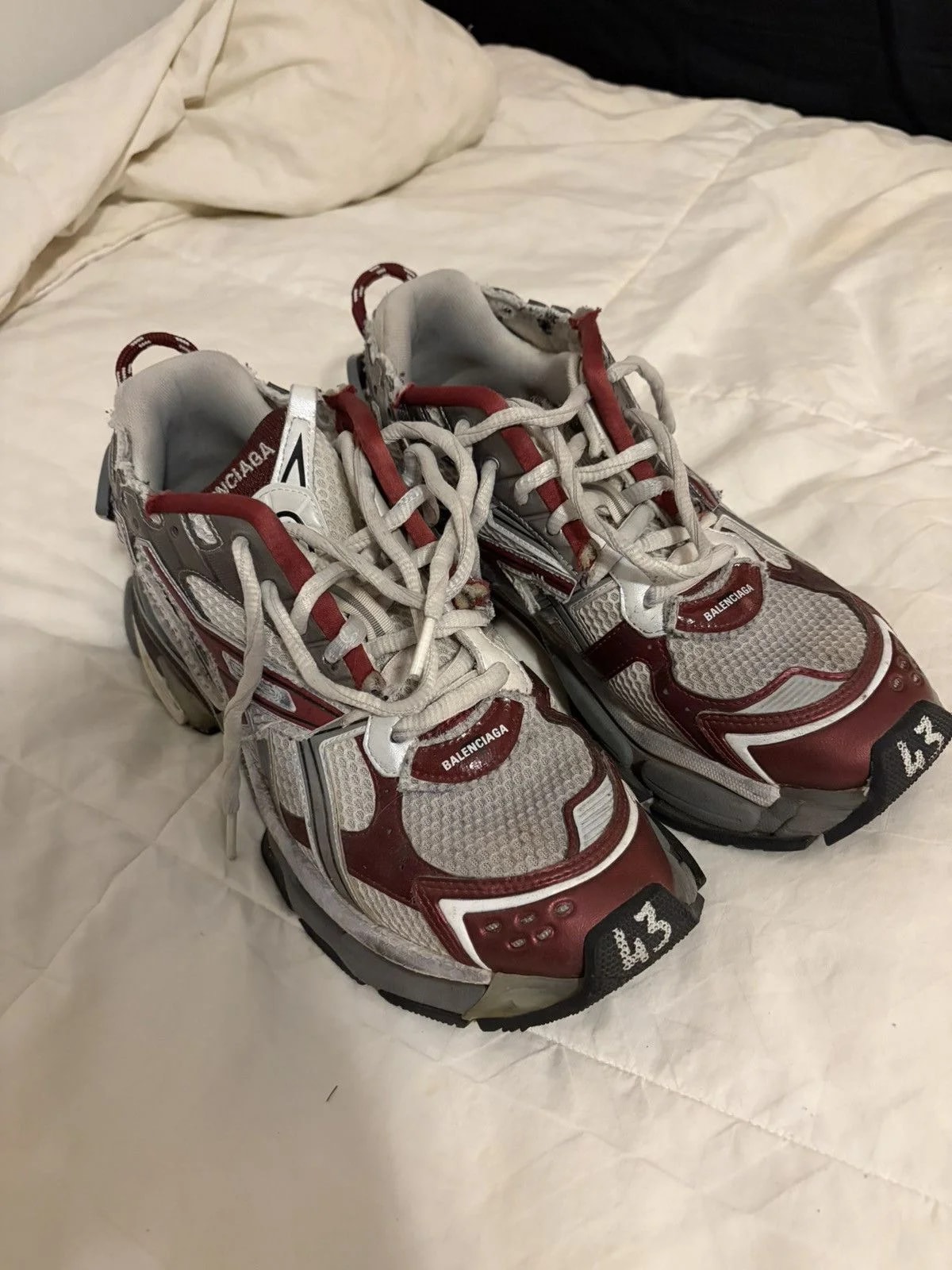 Balenciaga — Balenciaga Runner Burgandy — Sneaker — resale