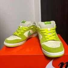 Nike SB — 8.5US Nike Sb Dunk Low Apple Seaker Limited Collection Vhtf Sports — Sneaker — resale