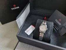 Tudor — Tudor Princess Oysterdate 92400mm 25 Silver Linen Dial New Box and Card 12-2022 — Watch — resale