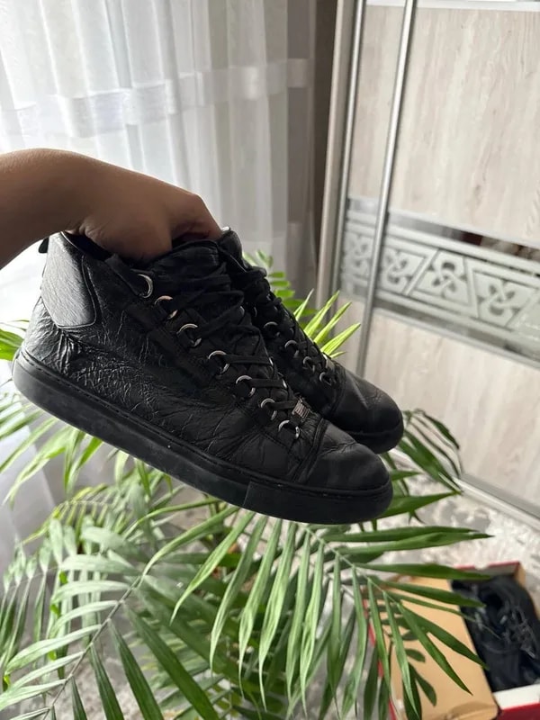 Balenciaga — Balenciaga Arena Glossy Blistered — Sneaker — resale