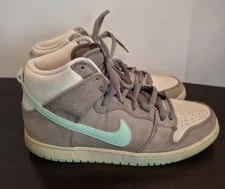 Nike SB — Nike SB Dunk High Pro Soft Size 9.5 Condition 9/10 — Sneaker — resale