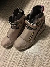 Reebok — Reebok Alien U.s.c.m. Bug Stomper Light FV5052 Us9 — Sneaker — resale
