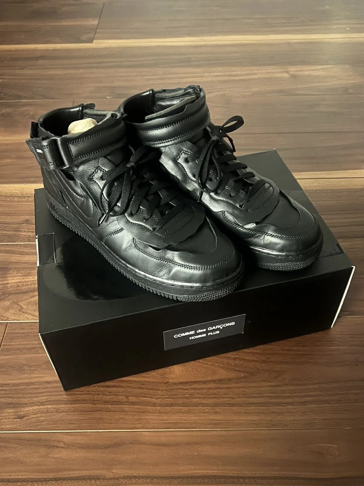 Nike x Comme Des Garçons — Nike X Comme des Garçons Air Force 1 Mid — Sneaker — resale