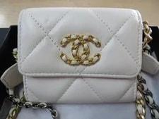 Chanel — Chanel 19 Flap Coin Chain — Handbag — resale