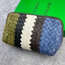 Bottega Veneta — Bottega Veneta Pouch 22cm — Handbag — resale