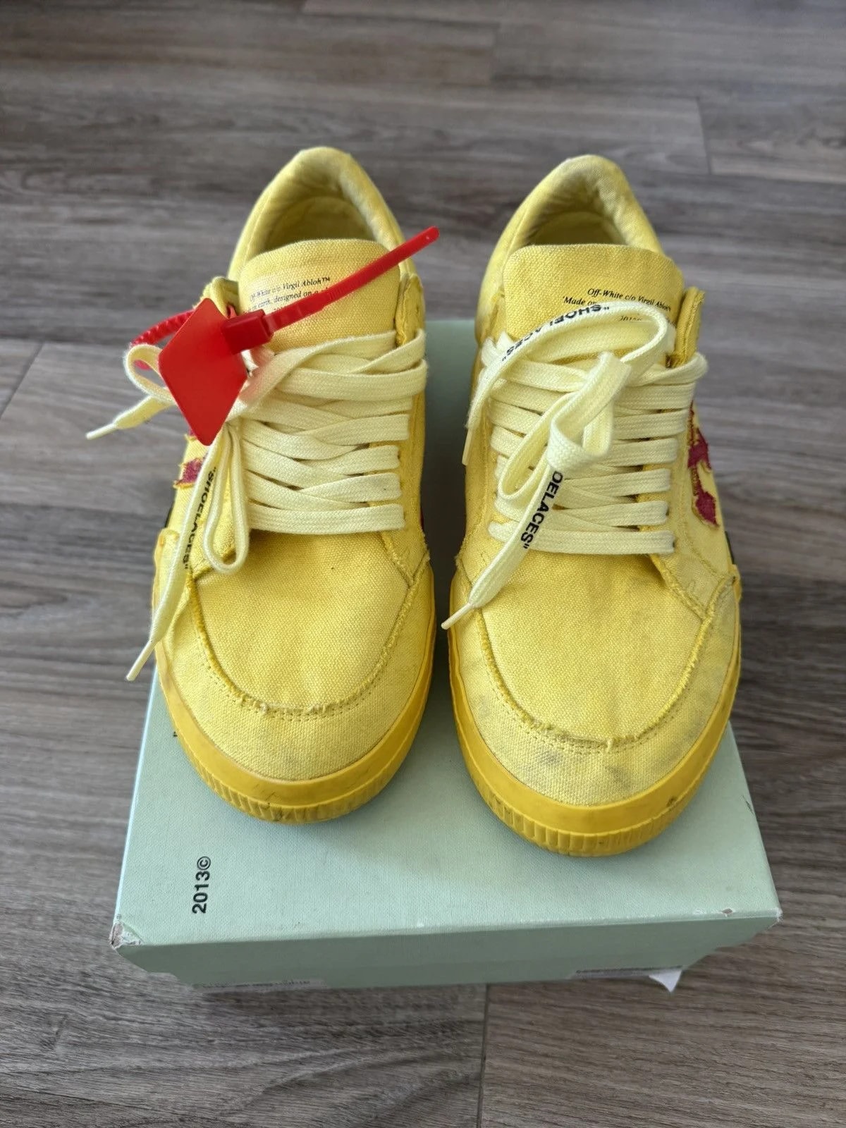 Off-White — Off-White Low Vulcanize — Sneaker — resale