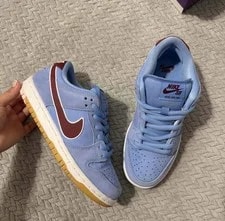 Nike SB — Nike SB Dunk LowPhiladelphia Phillies — Sneaker — resale