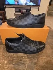 Louis Vuitton — Louis Vuitton Low Top 8LV/9-9.5US Clean — Sneaker — resale