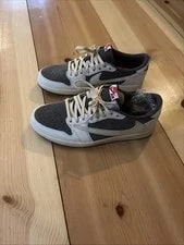 Travis Scott — AJ1 Retro Low Top Reverse — Sneaker — resale