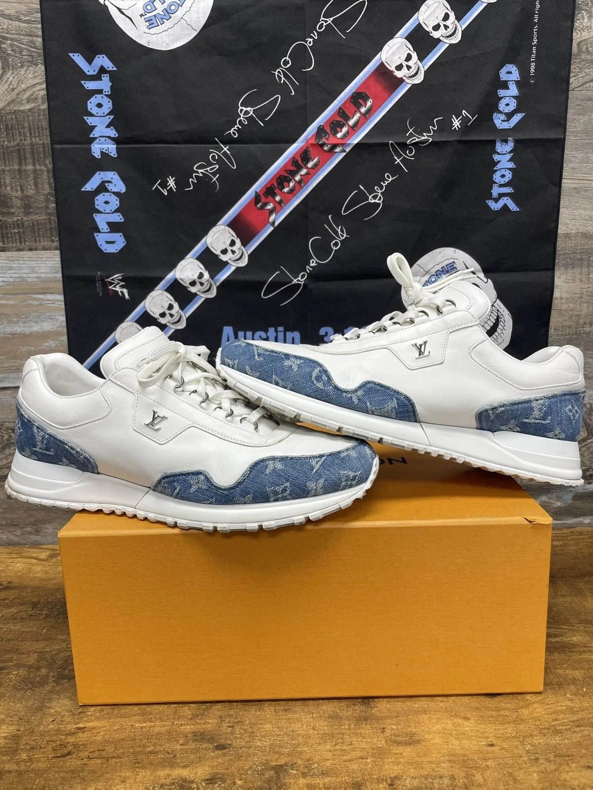 Louis Vuitton — 10-Louis Vuitton Run Away — Sneaker — resale