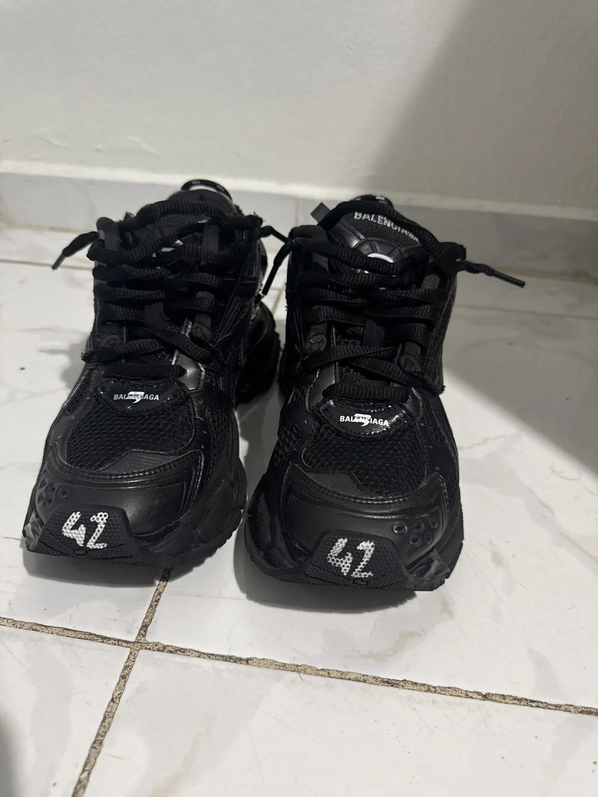 Balenciaga — Balenciaga Runnr — Sneaker — resale