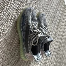 Yeezy — Yeezy Boost 350 v2 “ Tint” — Sneaker — resale