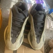Yeezy — Yeezy Boost 700 V3 Azael / Low-Top Lace-Up — Sneaker — resale