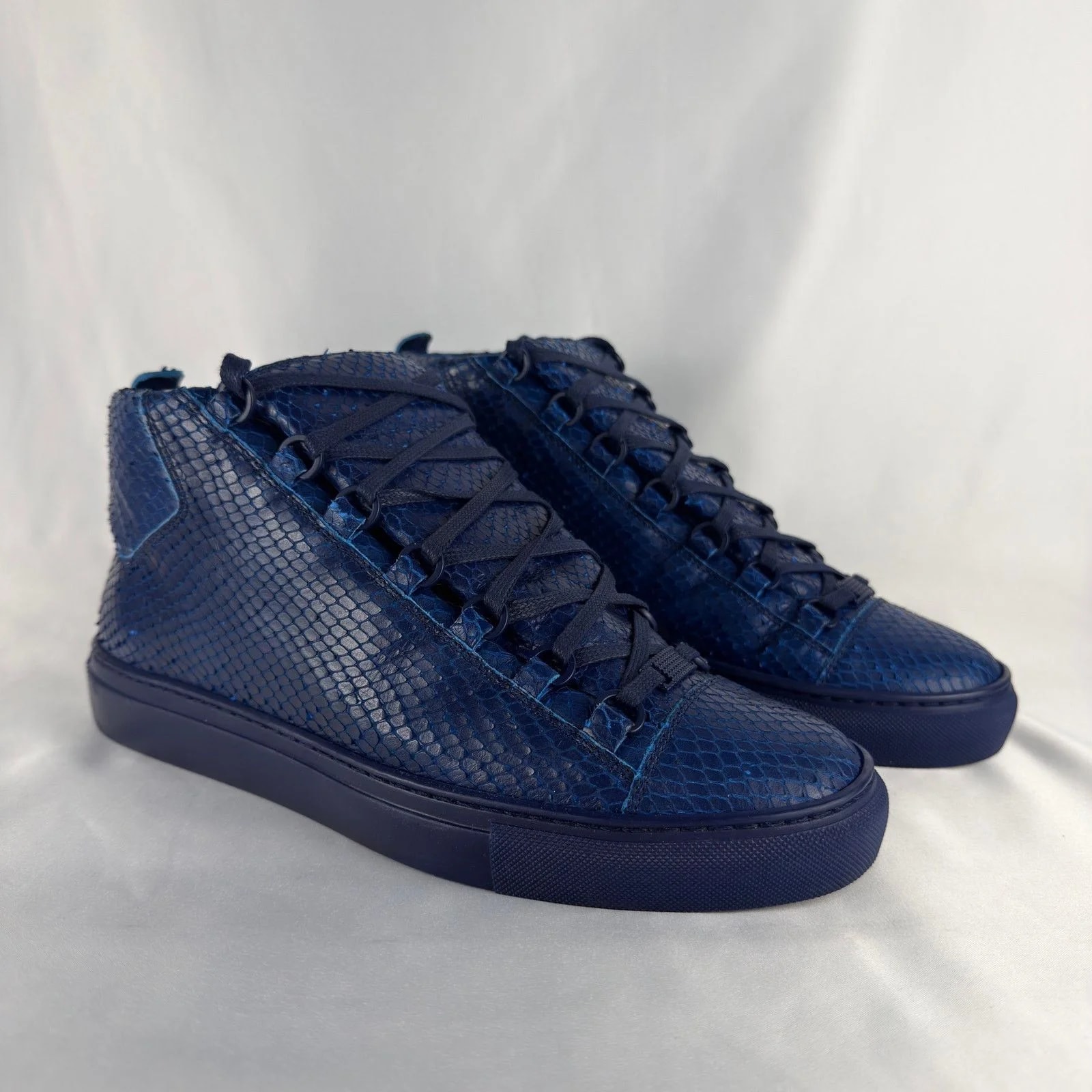 Balenciaga — Balenciaga Arena High Top Embossed 41 — Sneaker — resale
