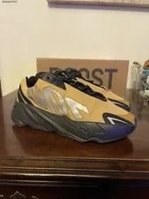 Adidas — Adidas Yeezy 700 Mnvm HoneyFlux — Sneaker — resale