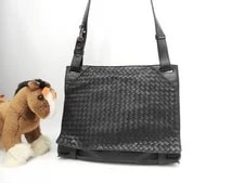 Bottega Veneta — Bottega Veneta Messenger Crossbody 242 — Handbag — resale