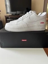 Supreme — Supreme Air Force 1 Low Size 9 OG Damaged Box — Sneaker — resale
