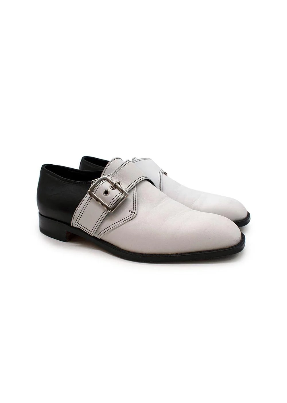 Manolo Blahnik — & Buckle — Designer Shoe — resale