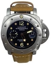 Panerai — Panerai Submersible Pam243 2006 Patina on Hour Markers — Watch — resale