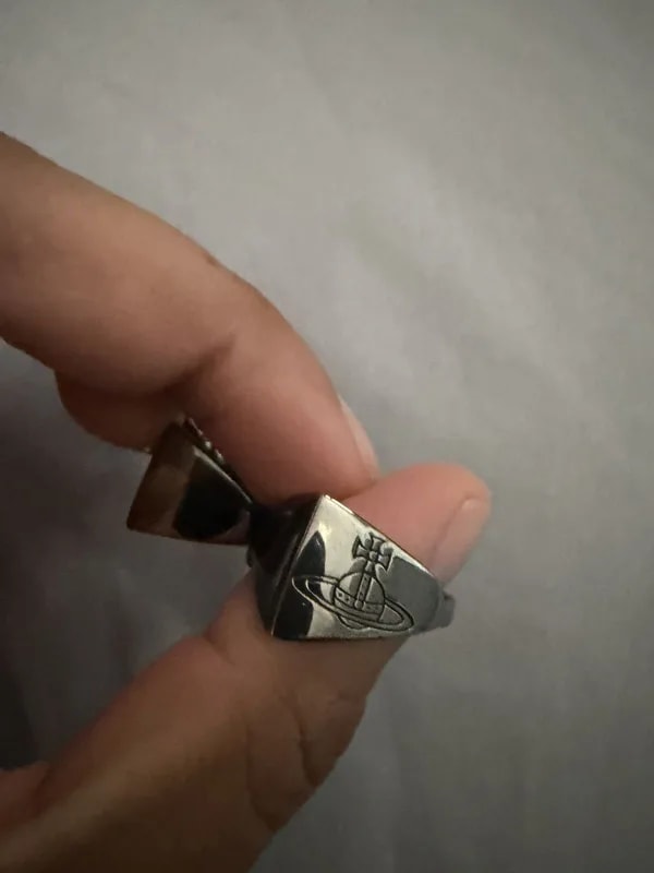 Vivienne Westwood — Vivienne Westwood Knuckledusters Ring — Clothing — resale