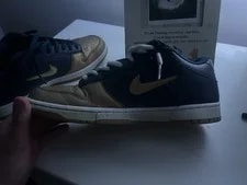Supreme — Supreme Dunks Low — Sneaker — resale