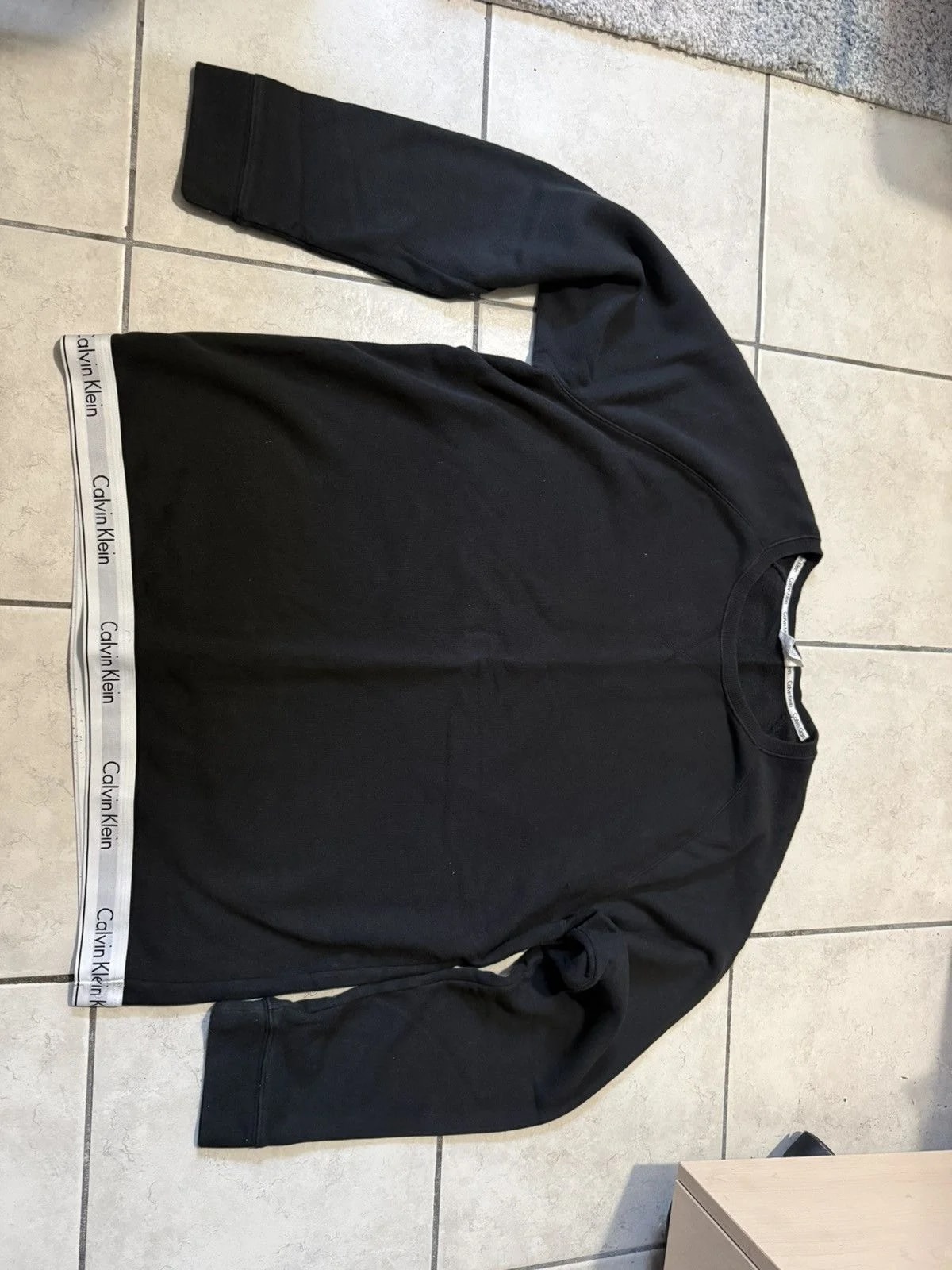 Calvin Klein — Calvin Klein Crewneck — streetwear — resale
