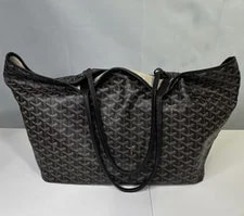 Goyard — Goyard / W/ Zip-Around & Inner Pockets — Handbag — resale