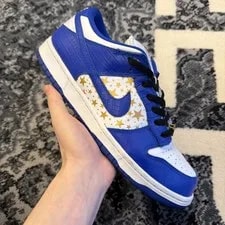 Supreme — 9.5M - Supreme SB Low Top Dunk — Sneaker — resale