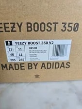 Yeezy — Yeezy 350 Beluga V2 — Sneaker — resale