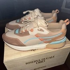 PUMA — Steal Puma Tone W/bit of Low Tops. Bnwob. — Sneaker — resale