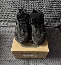 Yeezy — Yeezy 700 Vanta V2 — Sneaker — resale