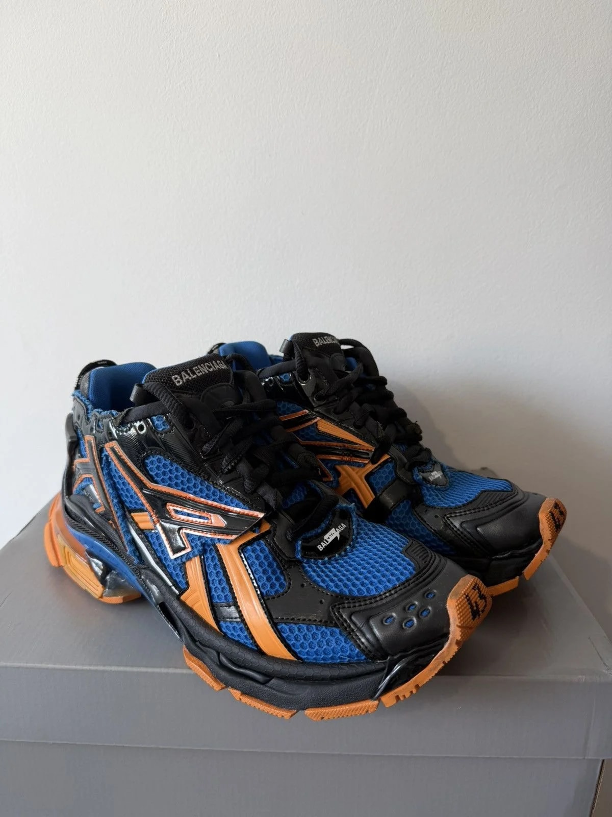 Balenciaga — Balenciaga Runner 43 — Sneaker — resale
