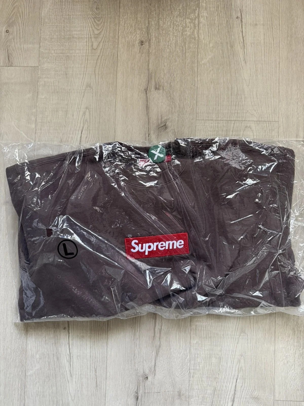 Box Logo Crewneck (L) — streetwear — resale